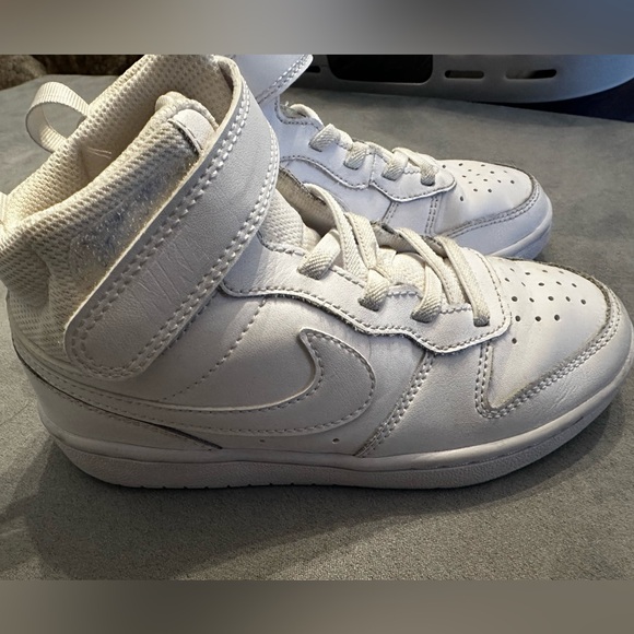 Nike Kids White High-Top Sneakers - Size 12.5C - VGUC - Picture 2 of 4